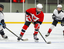 Teknik Dasar dan Strategi Permainan Hoki Es di Kompetisi Sekolah